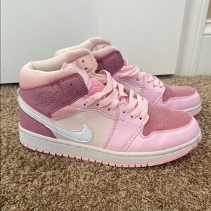 Nike Women's Sneakers in Pink and White